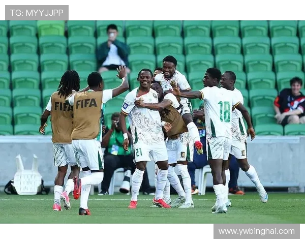 国足上半场0比2落后喀麦隆 埃永阿利乌姆连破城